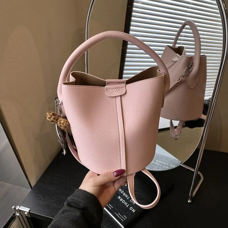 

Smooth Surface Leather Messenger Bag Premium Paris Trendy Vintage Design Casual Simple Tote Bag Delicate Touch Ladies Daily Hand