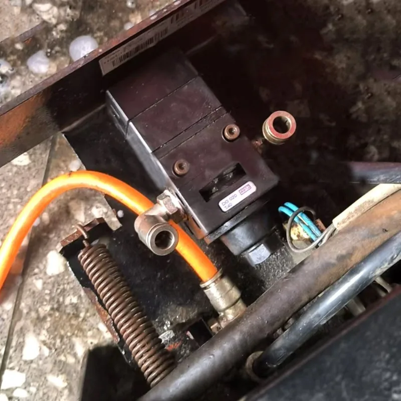 Universal Tire Changer Pressure Regulating Inflation Valve