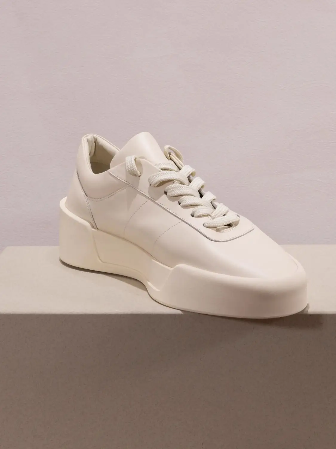 Men's Casual Thick Bottom  Shoes round Toe Heightening Simple Style High Street Commute Leisure Sneakers Leather Upgraded