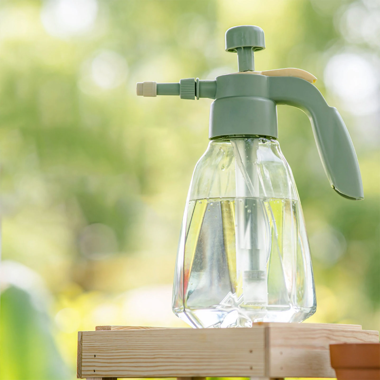 Flower Sprayer Pressure Water Can 1.5L Large Capacity Clear Water Bottle Plastic Sprayer for Indoor & Outdoor Plant Flower