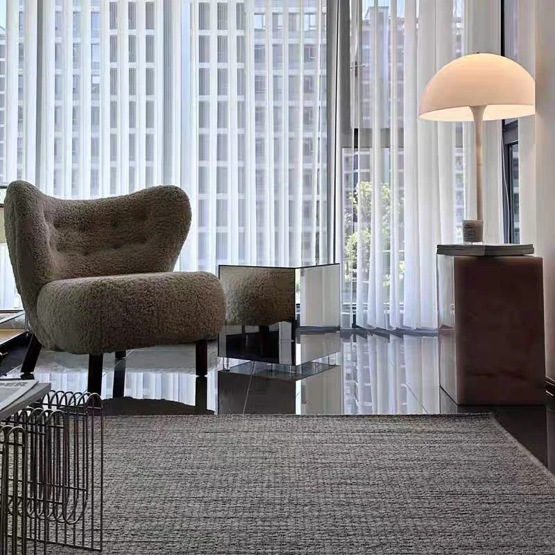 طاولة قهوة بمرآة زجاجية إيطالية، حافة مربعة، عدد قليل من طاولة السرير البسيطة، زينة فنية للمقهى، دعائم التصوير