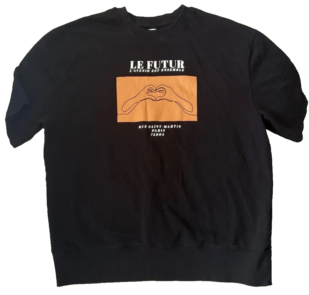 Мужская футболка TOPMAN «Le Futur», размер M, сделано в Турции, предварительно смоченный, отличный состояние. Мужская футболка TOPMAN «Le Futur», размер M, сделано в Турции, предварительно смоченный, отличный состояние.