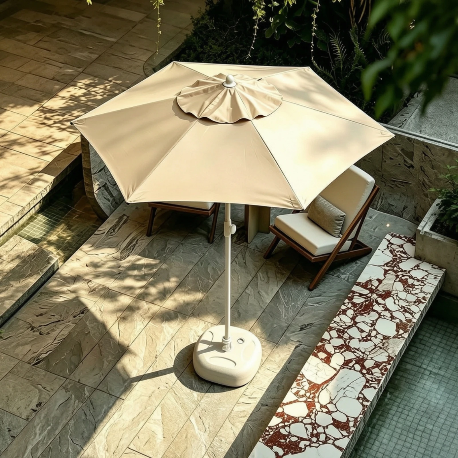 Garden Umbrella with Metal Pole Sun-Blocking Sunshade Umbrella with Black Coating Three-Layer Resistant for Homeowners, Patio