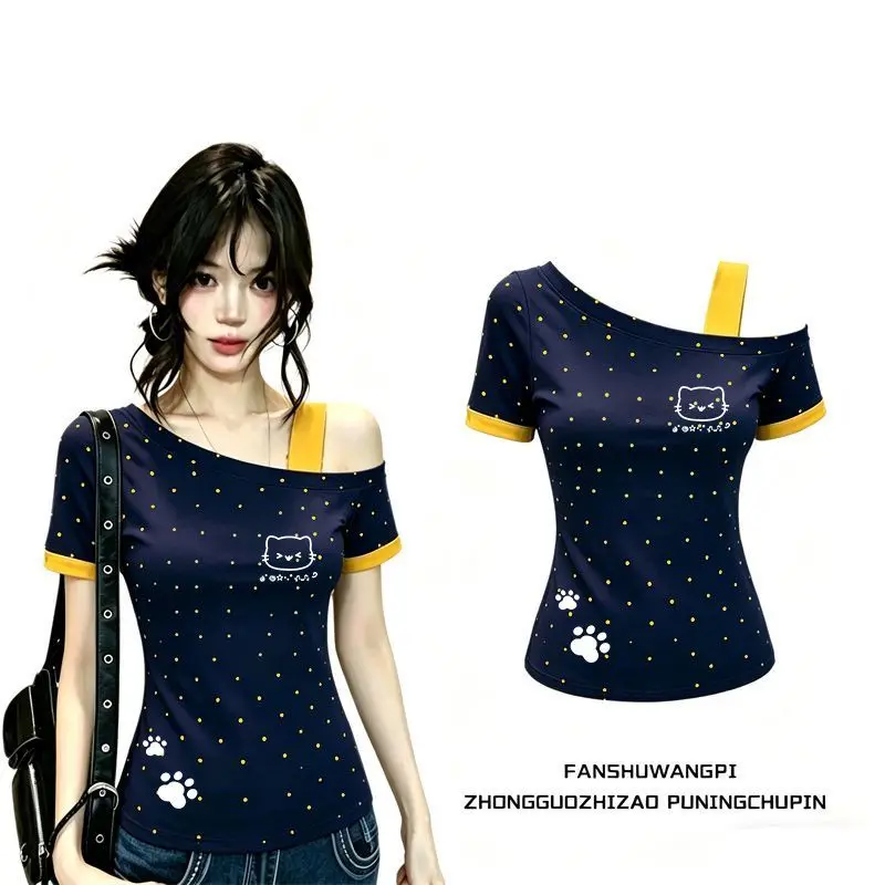 Süßes koreanisches Polka-Dot-Top mit freiem Schulterbereich für Damen, schmal geschnitten, kurzärmelig, One-Shoulder-T-Shirt, süßes Katzen-Sommer-T-Shirt, schlichtes T-Shirt, Fake-Two-Layer-Look – Detail 3