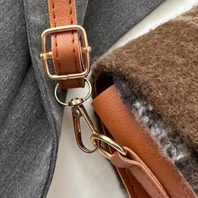

Elegant Single Shoulder Bag for Showcasing Saddle Crossbody Bags 20CA