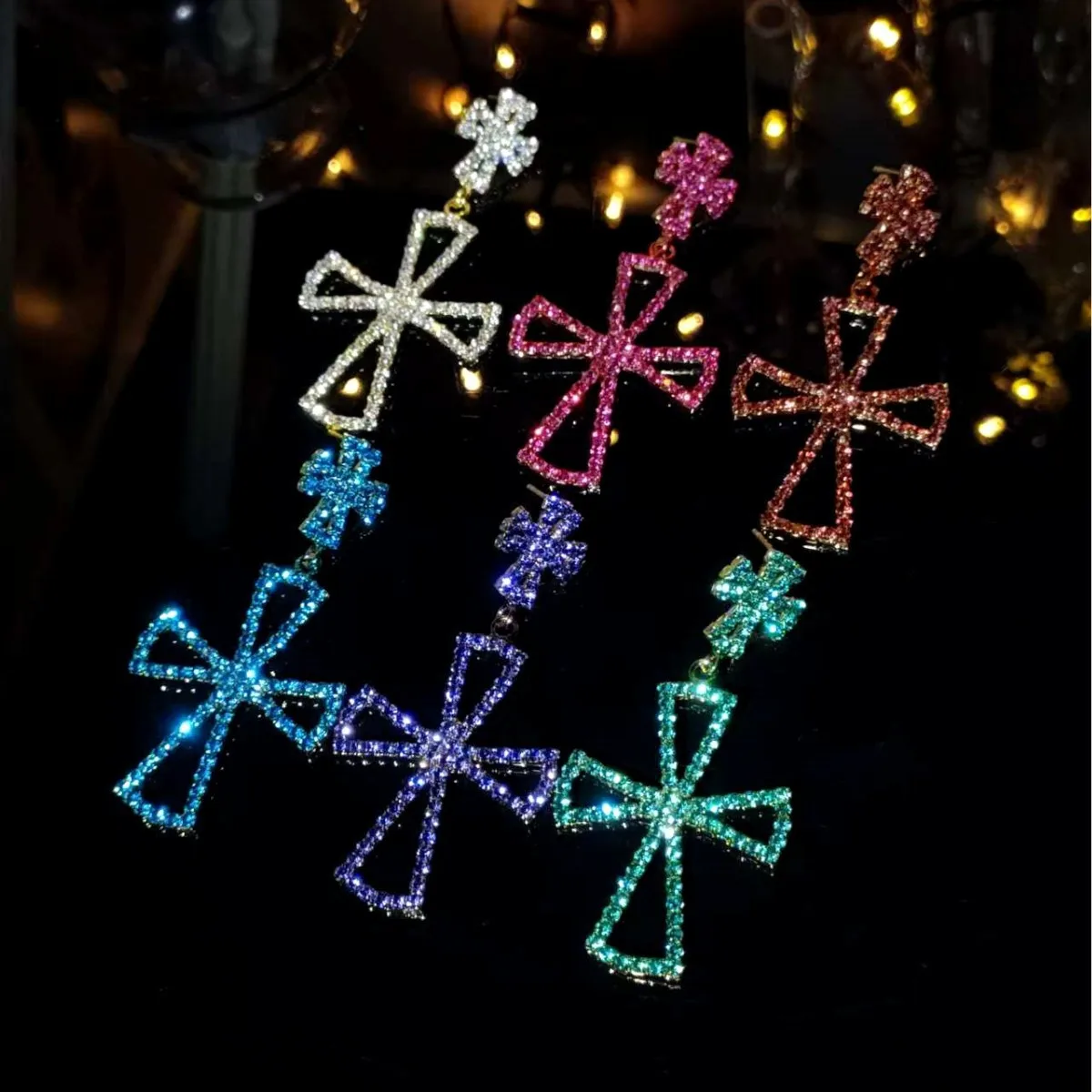 High-quality copper claw chain, high-end luxury flash diamond hollow cross, long earrings for women, crystal.