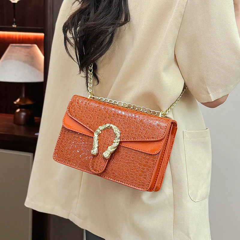 

Women's Crocodile Crossbody Bag with Vintage Chain, Retro Small Square Purse for Daily Commute Work, Stylish & Practical