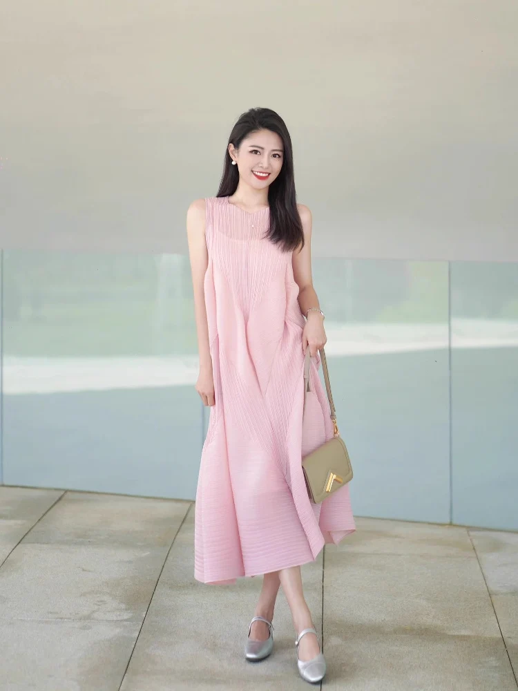 Fashionable Sleeveless Summer Dress Casual Pleated Pure Color Simple Style Three Houses Wind 2026 New Arrival Long Dress