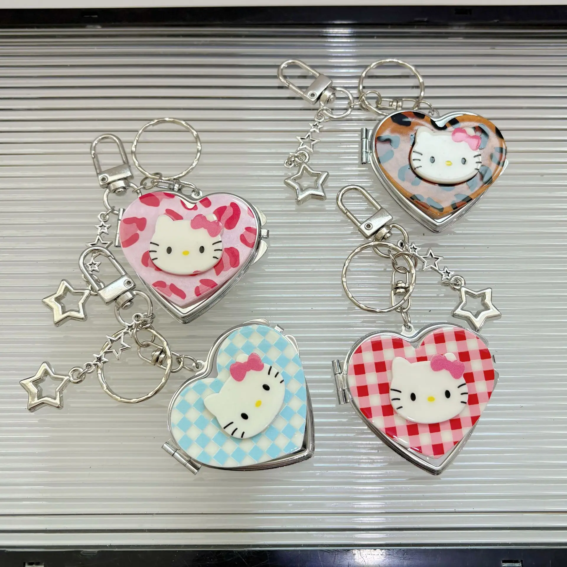 Cute Leopard Print Checkered Heart-Shaped Portable Mirror Keychain Bag Pendant Makeup Keychain Bag Pendant Gift For Girlfriend - view 3