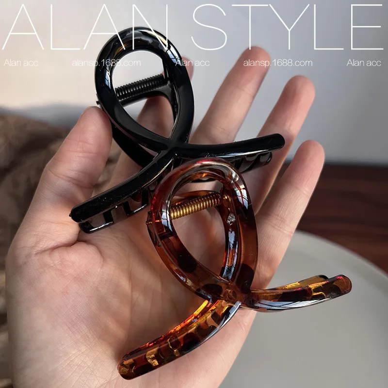 

1 шт. Новая весенне-летняя заколка-краб из смолы кофейного цвета в стиле Ins для создания полупучка на затылке, универсальная, для женщин