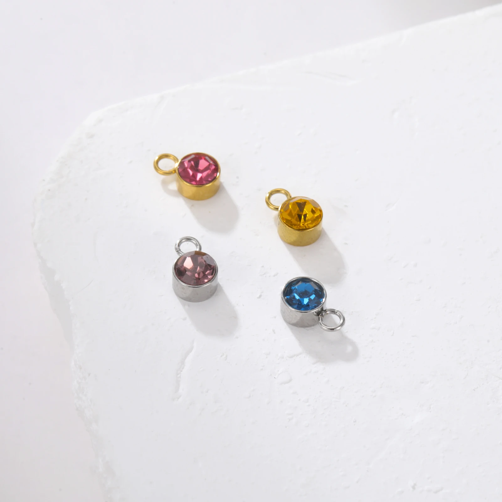 5 Stück/Set 5mm Bunte Geburtsstein-Anhänger aus Edelstahl mit Kristall für Halsketten- und Armbandherstellung DIY-Zubehör Großhandel – Detail 6