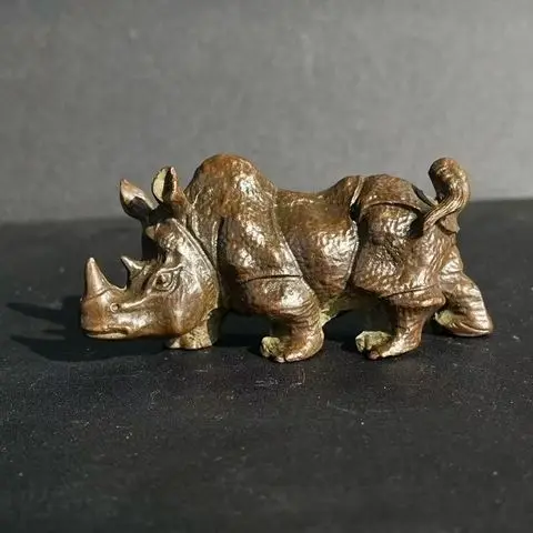 

Copper three-dimensional rhinoceros knick-knacks, literary play, old copper art, bronze living room, tea pet, office play