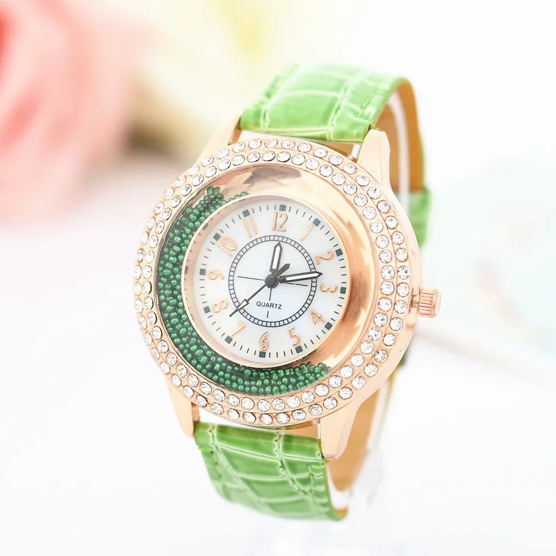 Trend ige Strass Skala Uhr Damen koreanische Ausgabe Gürtel uhr Mode Ball Quarz Uhr gefrostet einfach frisch und Freizeit reloj