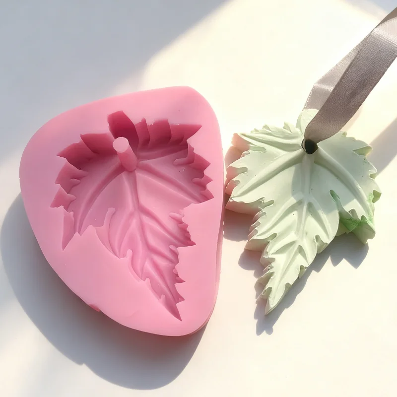 3D Maple Leaf Aroma Wax Silicone Mold DIY Gypsum Plaster Mould For Car Pendant Decoration Clay Resin Craft Molds