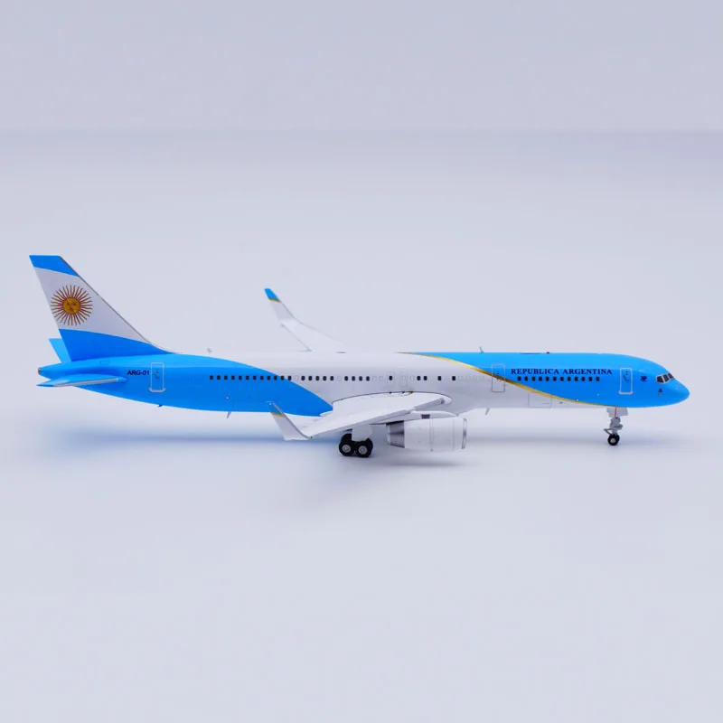 LH2446 Alloy Collectible Plane Gift JC Wings 1:200 Argentina Air Force Boeing B757-200 Diecast Aircraft Jet Model ARG-01