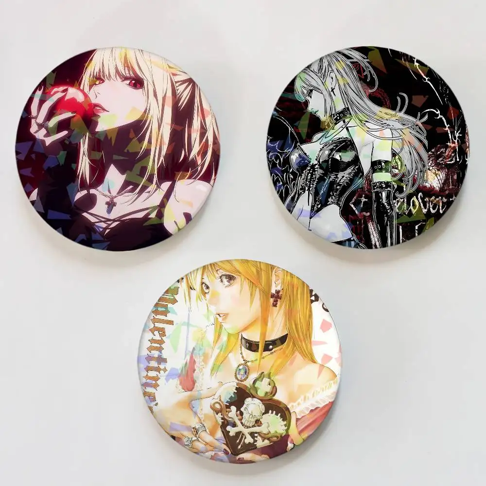 Anime M-Misa Amane Laser Button Pins Rucksack Kleidung Dekor Brosche Fiction Abzeichen Schmuck Geschenke