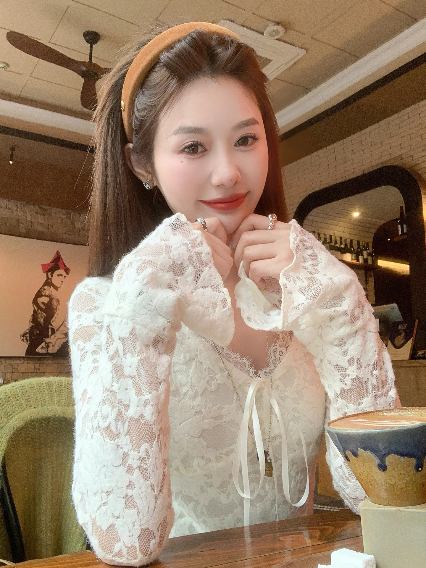 

Lace Insert Fce Lined Slim Fit T-irt Women's Autumn Winter Thermal Bell Sve Base irt Korean Sle Commute Faion
