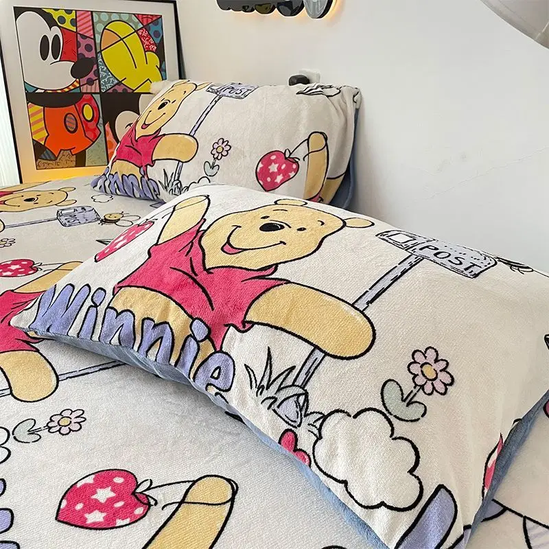 Federa in velluto corallo Cartoon Winnie The Pooh, accessori per la casa con motivo a punto anime Kawaii, regalo per federa morbida e spessa