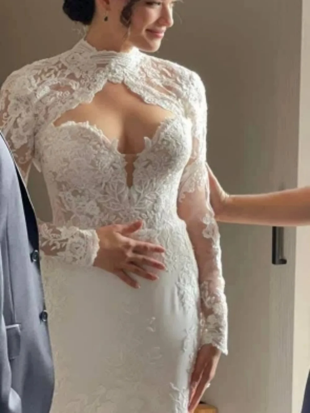Designer White Bride Wrap Appliques Lace O Neck Elegant Bridal Jacket  Sexy Backless  Wedding Accessories Customized