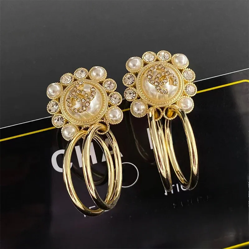 

Серьги из стерлингового серебра 925 пробы, новинка 2025, высокая версия, ретро-серьги с жемчугом, классические взрывные ретро-женские темпераментные атмосферные серьги