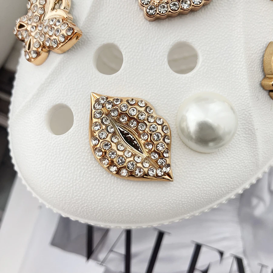 16pcs Luxury Faux Diamond Golden Shoe Decoration Charms Pins Suitable For Clogs Crocs Bogg Beach Bag Sandals Gift For Girls