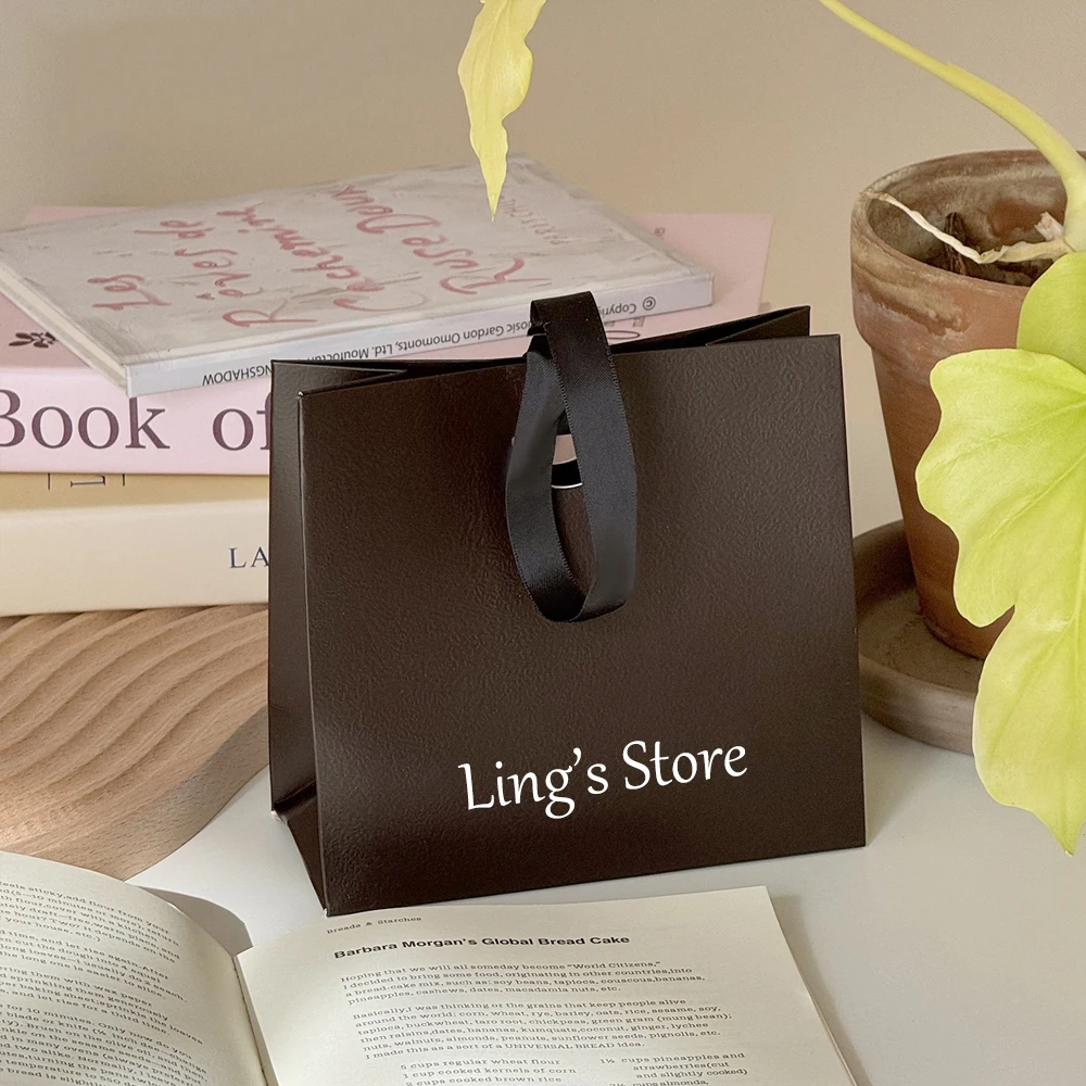 

20pcs Exquisite 15.5x14.5x7.5 22x18x8.5cm Jewelry Paper Handbag Wedding Favors Gift Pouches Candy Chocolate Organizer Handle Bag