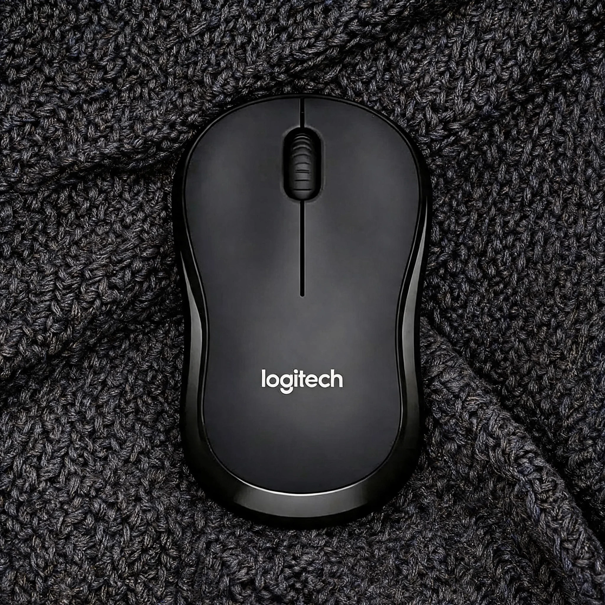 

Logitech M220 Wireless Silent Mouse, with 2.4G frequency transmission, maintains stable and reliable connection within 10 meters