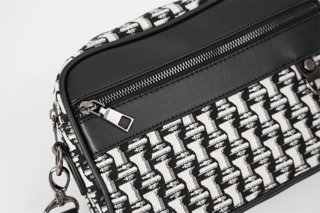 Luxuriöse Umhängetasche im Designer-Stil, Herren-Schultertasche aus Canvas mit Patchwork-Details und PU-Leder, Herren-Schulter-Messenger-Tasche, Handtasche, rechteckige Geldbörse. – Detail 13