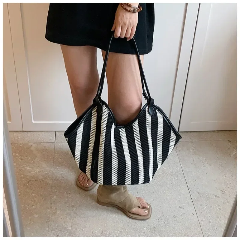 PU Strap Casual Tote Bags for Women New High Capacity Fashion Striped Shoulder Bags Zipper Interior Slot Pocket Bolsas De Hombro