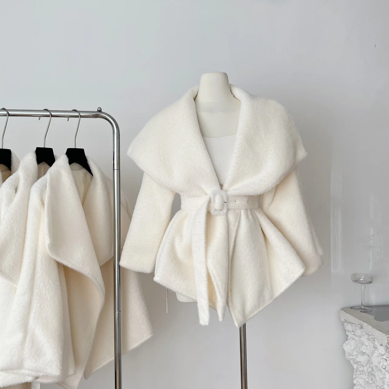 

Women's Autumn Wiwnter Faux Mink Hair Large Lapel Loose Short Jacket Lady Solid Color Open Stitch Faux Fur Outwear With Belt