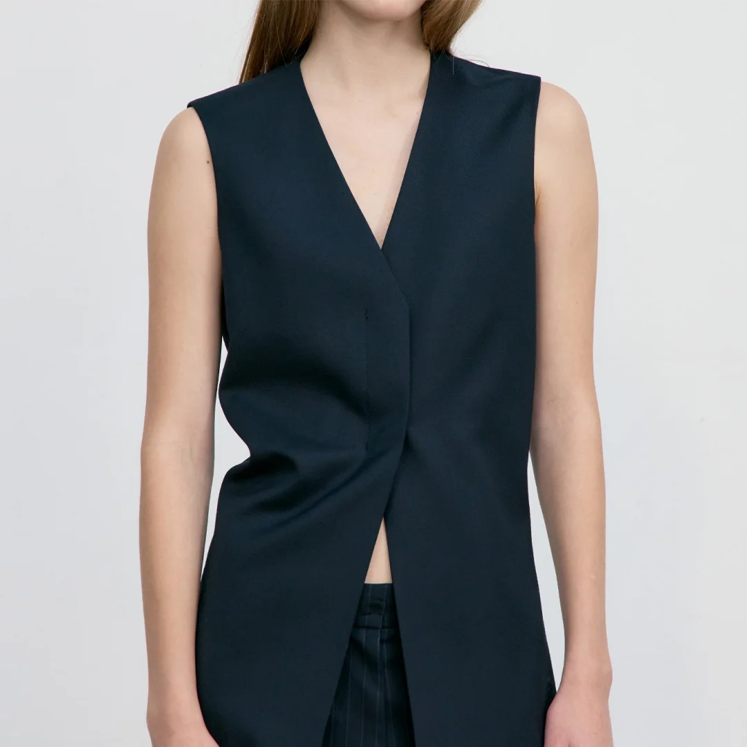 

2025 Spring/Summer New Minimalist High-End Black Sleeveless V-Neck Waist-Cinching Vest For Women