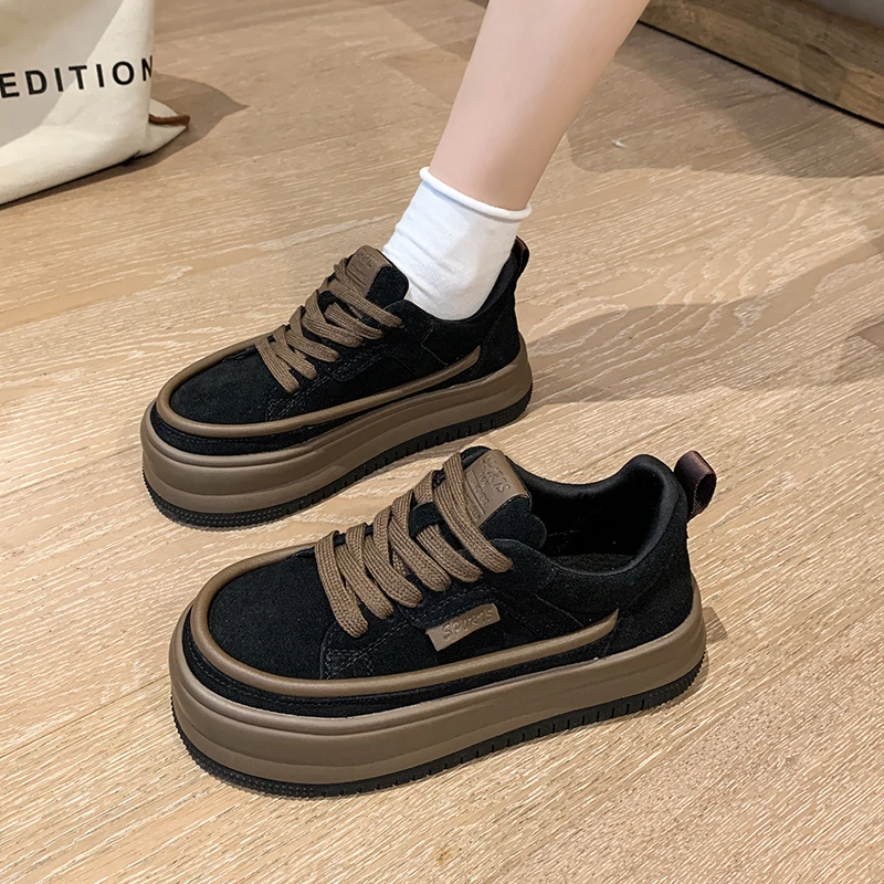 Thick soled fashionable shoes, women\'s retro 2024 new popular casual shoes, versatile sponge cake board shoes