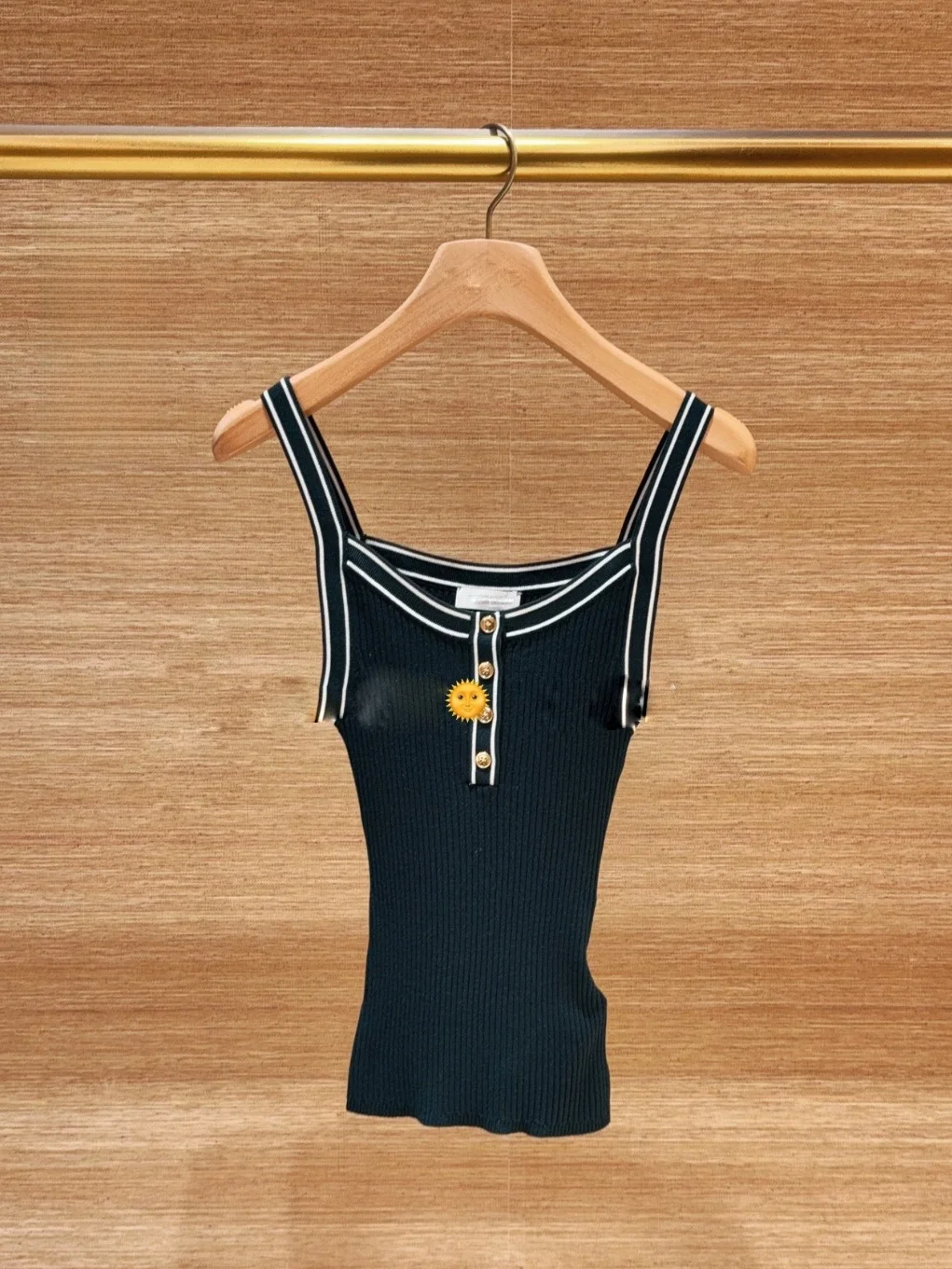 

HEIDD Женский трикотажный топ Slim Fit в полоску с цветовыми блоками, модный летний жилет с U-образным вырезом 2025, удобный, дышащий, для повседневной носки