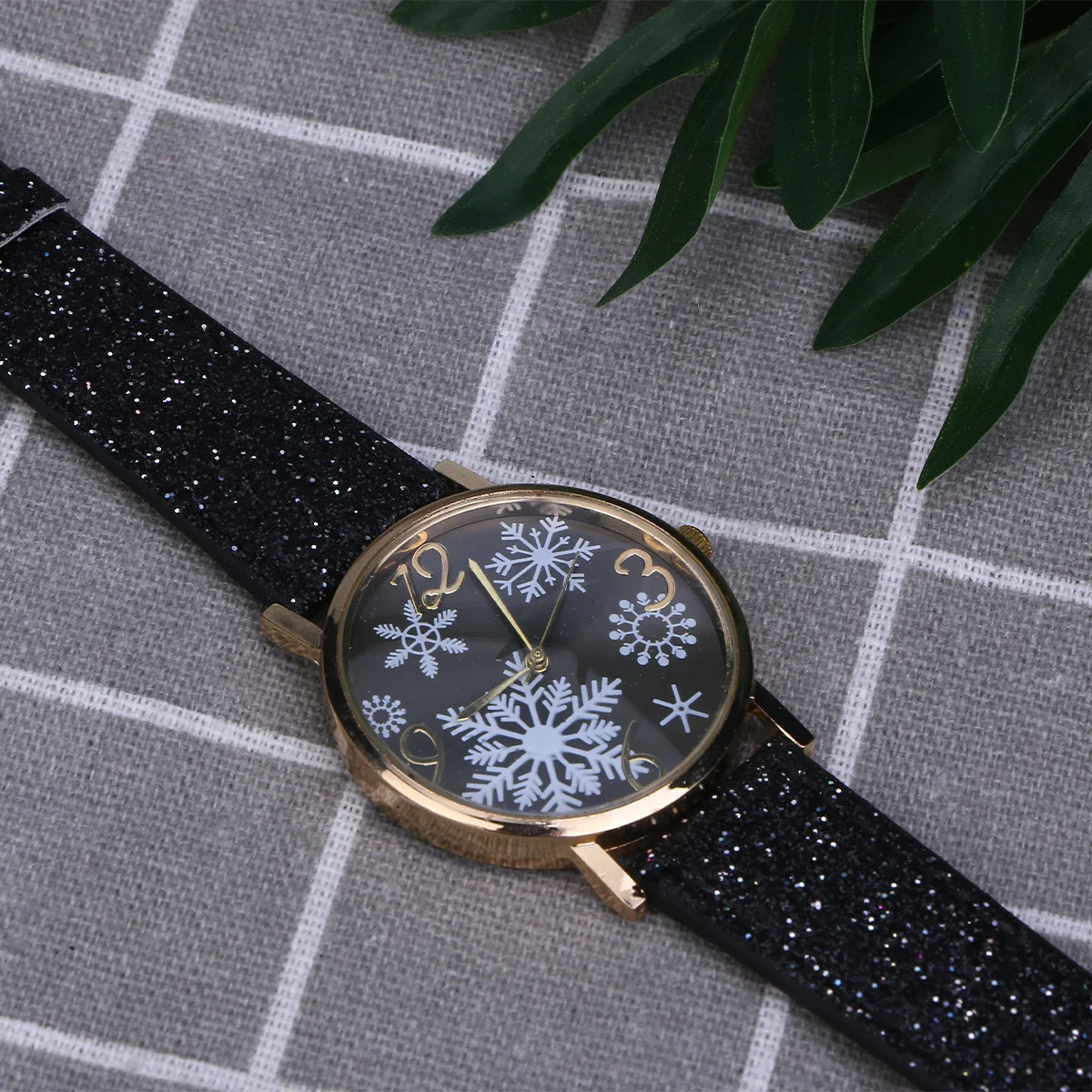 

Christmas Watch Snowflake Dial Alloy Quartz Movement Fashion Women Wristwatches Luxury Waterproof Long Lasting Use