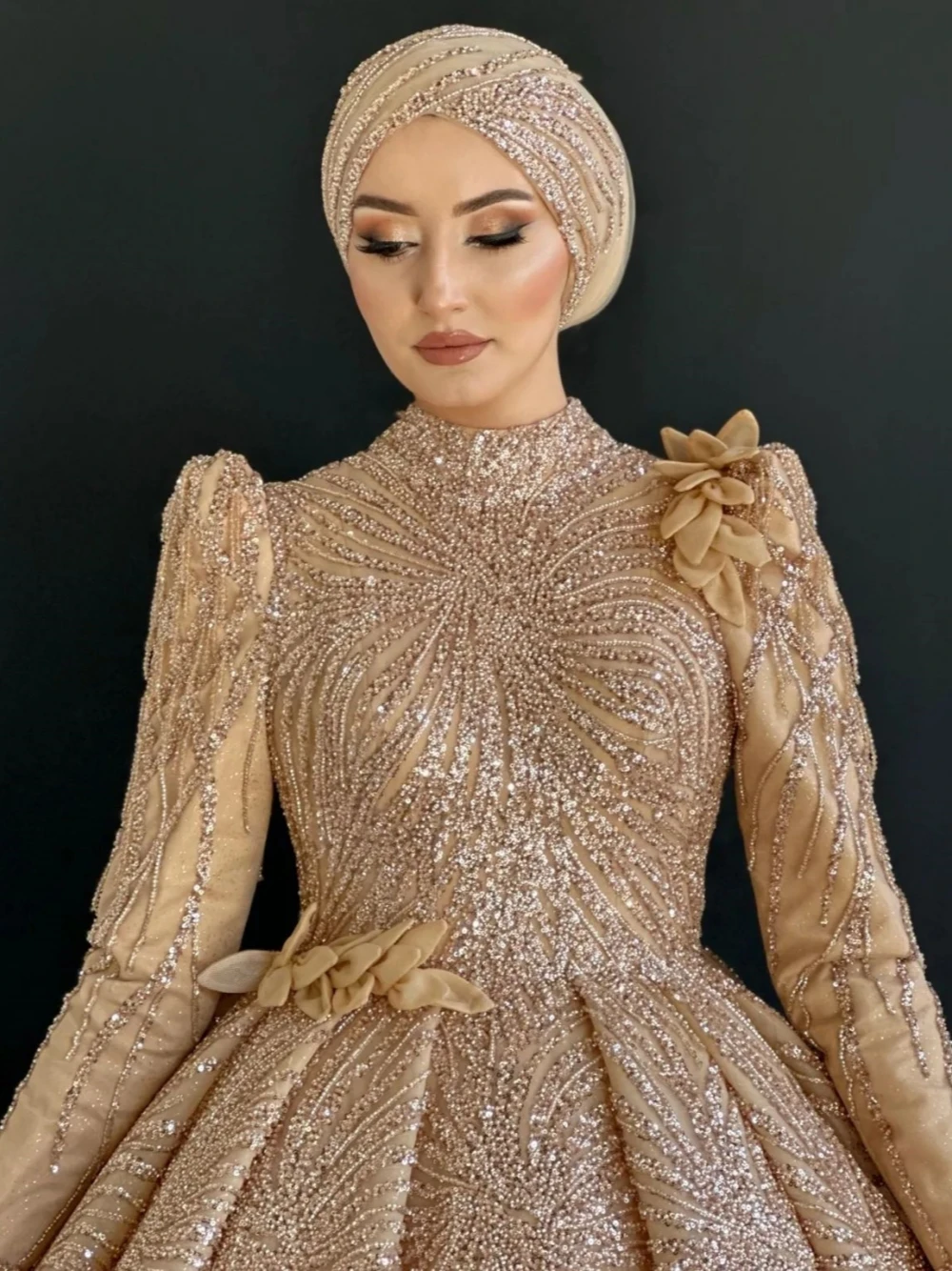 Middle East Shiny Women Muslim Wedding Dress Charming High Neck Ball Gown Elegant Long Sleeves Beads Bridal Gown Customized