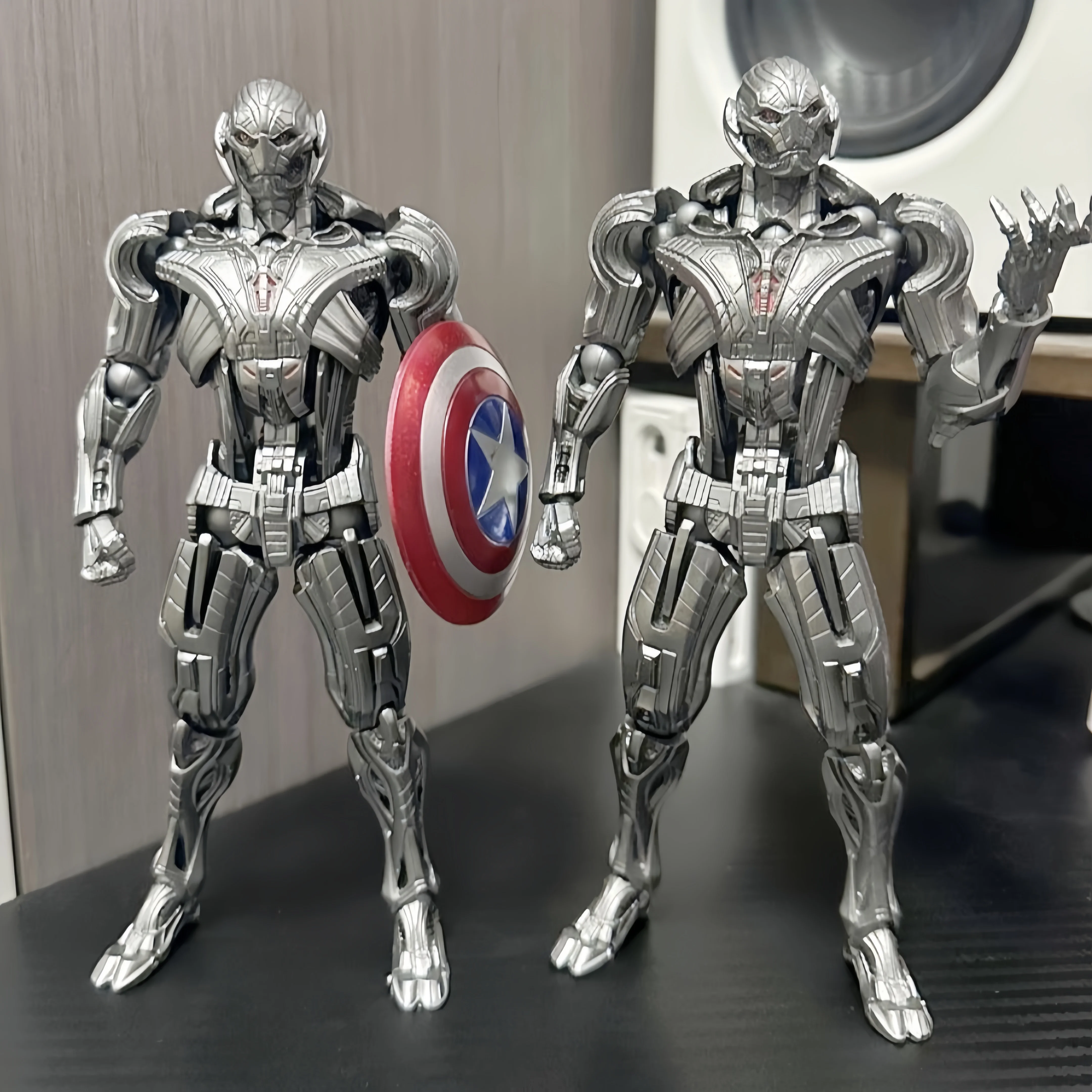 Hot Ac Toys Ultron Figura Kaiyodo Incredibile Yamaguchi Avengers Anime Action Figures Figurine Collezione Modello Giocattoli per bambini Regali