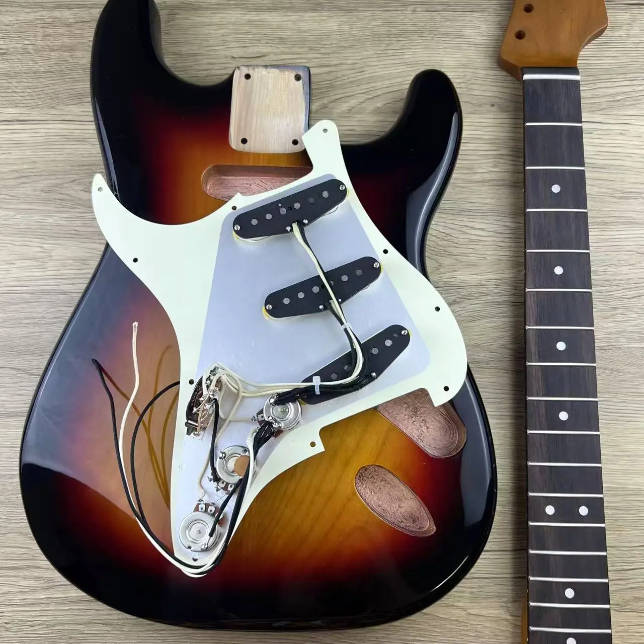 Комплект корпуса и грифа электрогитары ST Style Sunburst — ольховое дерево премиум-класса с накладкой |   Полный набор «сделай сам» для ST