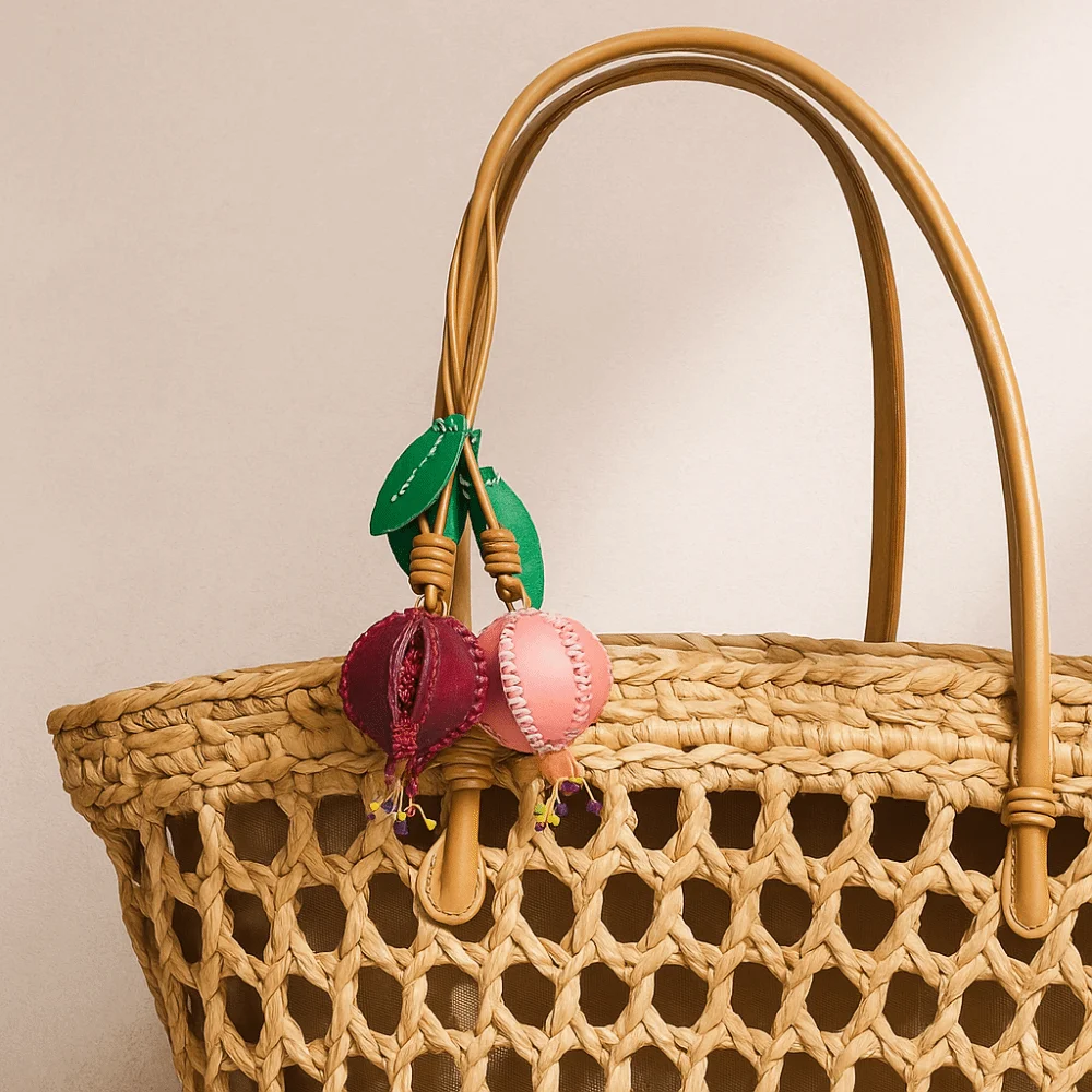 

Милая вешалка с гранатом и фруктами, кулон, автомобильный брелок, кожаный брелок с героями мультфильмов, модная креативная сумка, подвеска для женщин