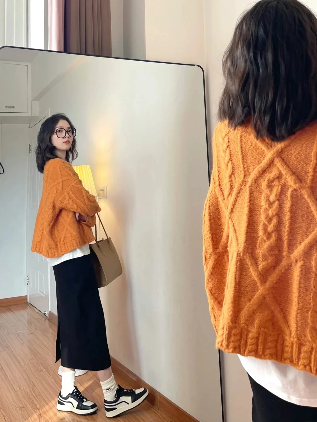 เสื้อสเวตเตอร์สีขาวสไตล์เรโทรหลวมสบาย ดีไซน์สำหรับผู้หญิง ฤดูใบไม้ร่วง ฤดูหนาว แบบถักลำลอง สไตล์สบายๆ สำหรับใส่ไปทำงาน ผ้าโพลี...