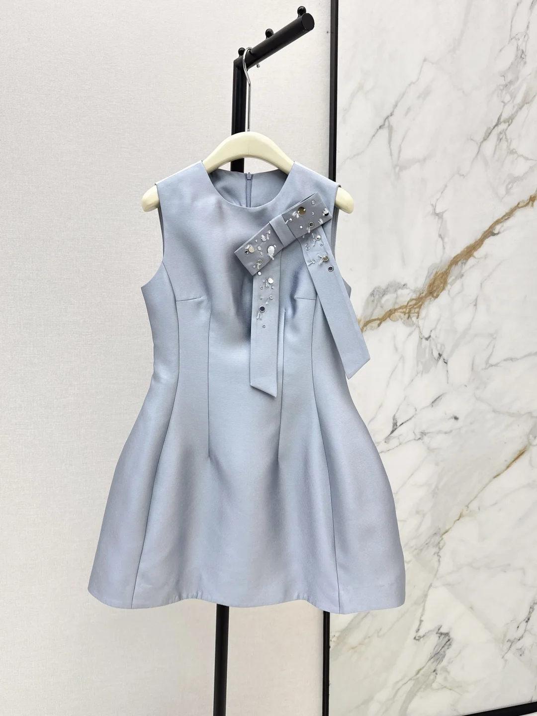 Freizeitkleid im französischen Stil mit süßer, diamantbesetzter Schleife, Rundhalsausschnitt, A-Linien-Rock, Sommer, neuer Stil, Urlaub, vielseitiges Kleid