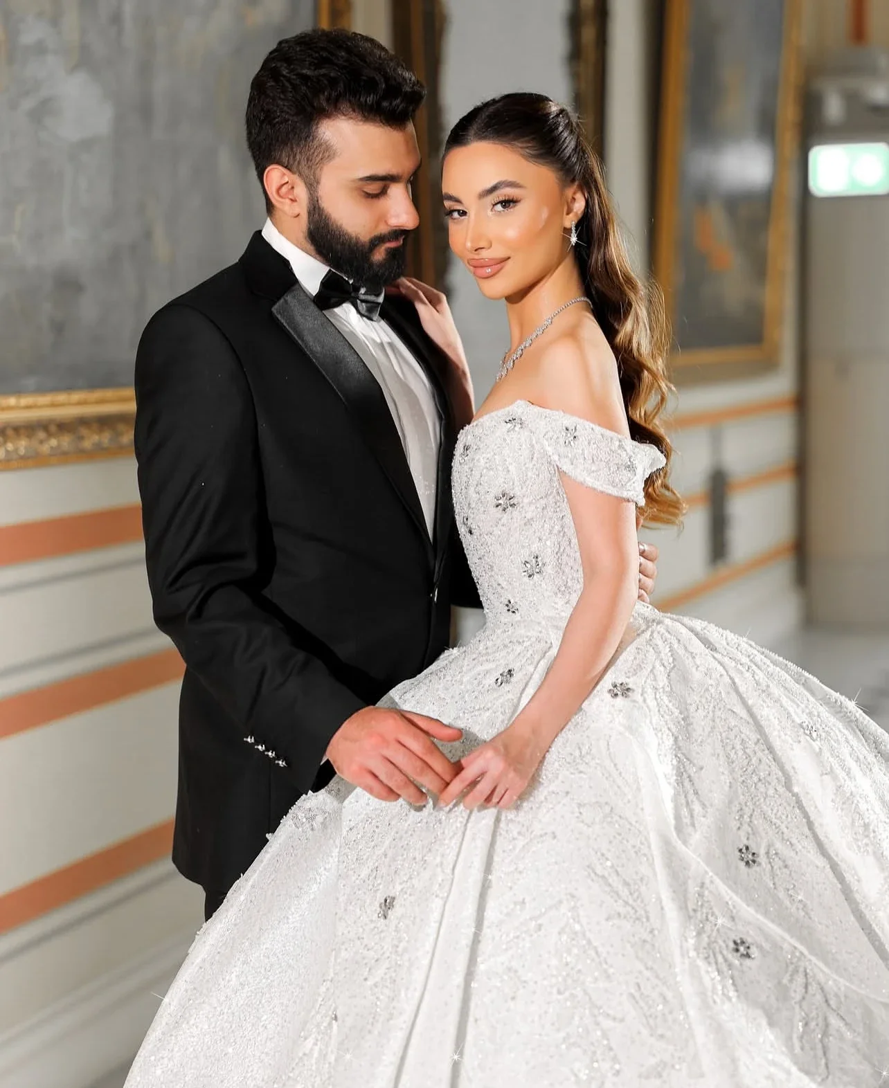 Angepasst Luxus Neue frauen Kristall Aufkleber Hochzeit Kleid Sexy Ärmel Off Schulter Fotografie Brautkleid Vestido De Novia