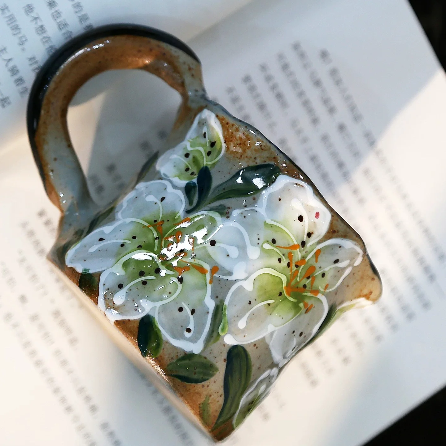 Hand Shaped Painted Ceramic Mug Ruffled Rim Green Lily Pattern Retro Underglaze Coffee Milk Water Cup Home Drinkware Gift