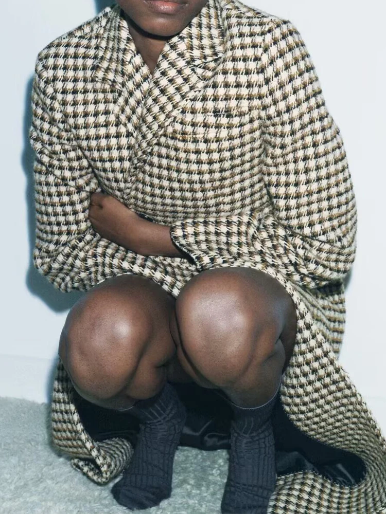 

Новая женская одежда 2025: модное прямое длинное пальто в европейском и американском стиле с простыми лацканами и длинными рукавами.