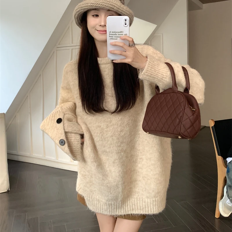 Women's Vintage Long-Sleeved Turtleneck Sweater, Warm Pullover Chic Top, Detachable Bib, Western Style, Mid-Length, Autumn, 2026