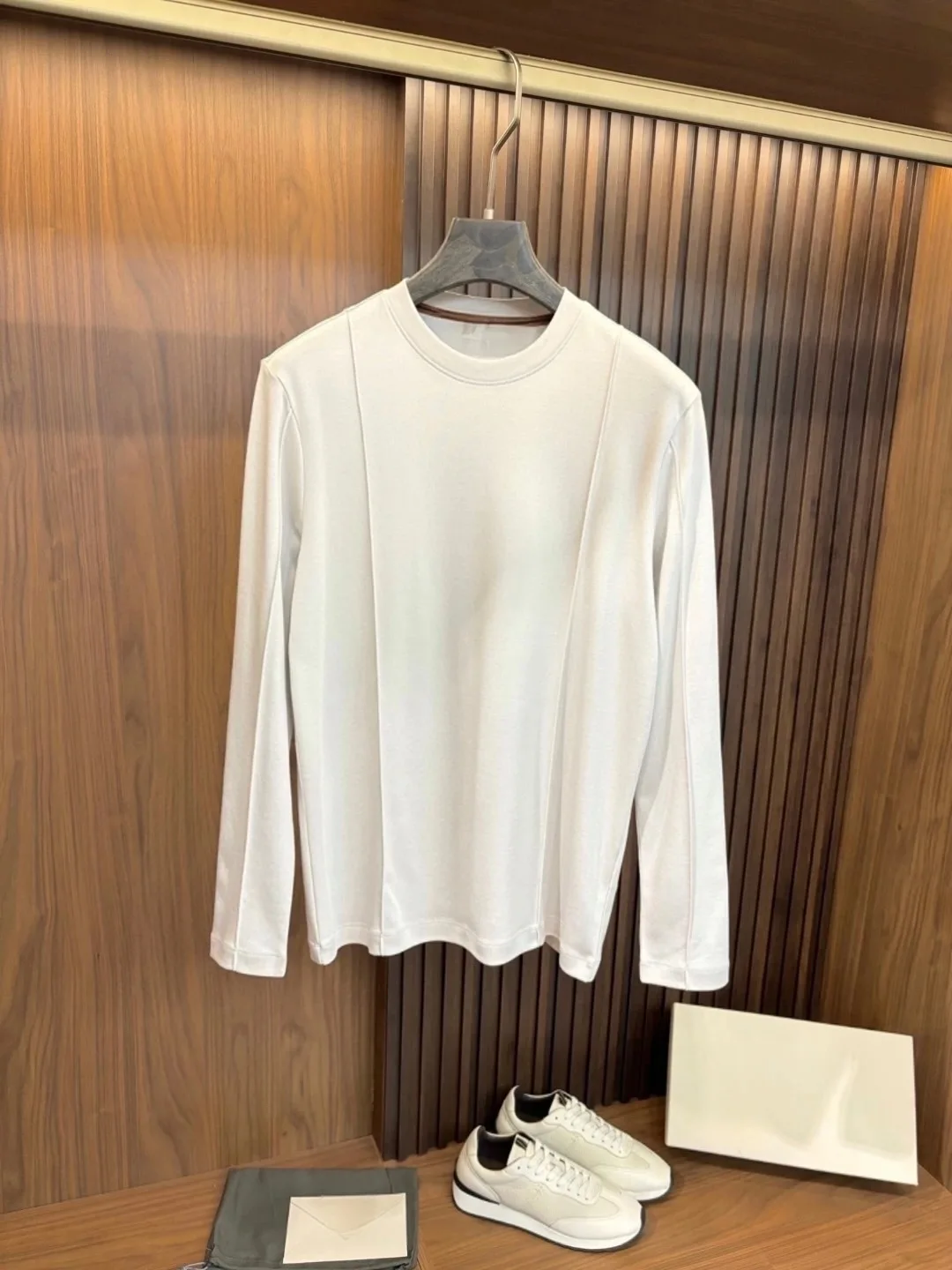 

Faionable Color round Ne Long Sve Men's T-irt Simple Classic Base irt Italian Sle Zia 2025 Autumn Winter N...