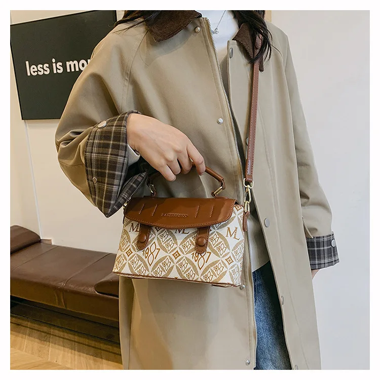 

​​2025 Retro Printed Contrast Color Shoulder Bag - Women's Fashion Niche High-End Small Square Messenger Bag​​