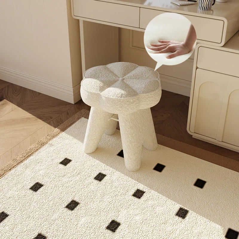 Sherpa Makeup Stool Flower shaped Vanity Seat Stain resistant Non slip Sofa Stool Cream Style Suitable for Bedroom Living Room