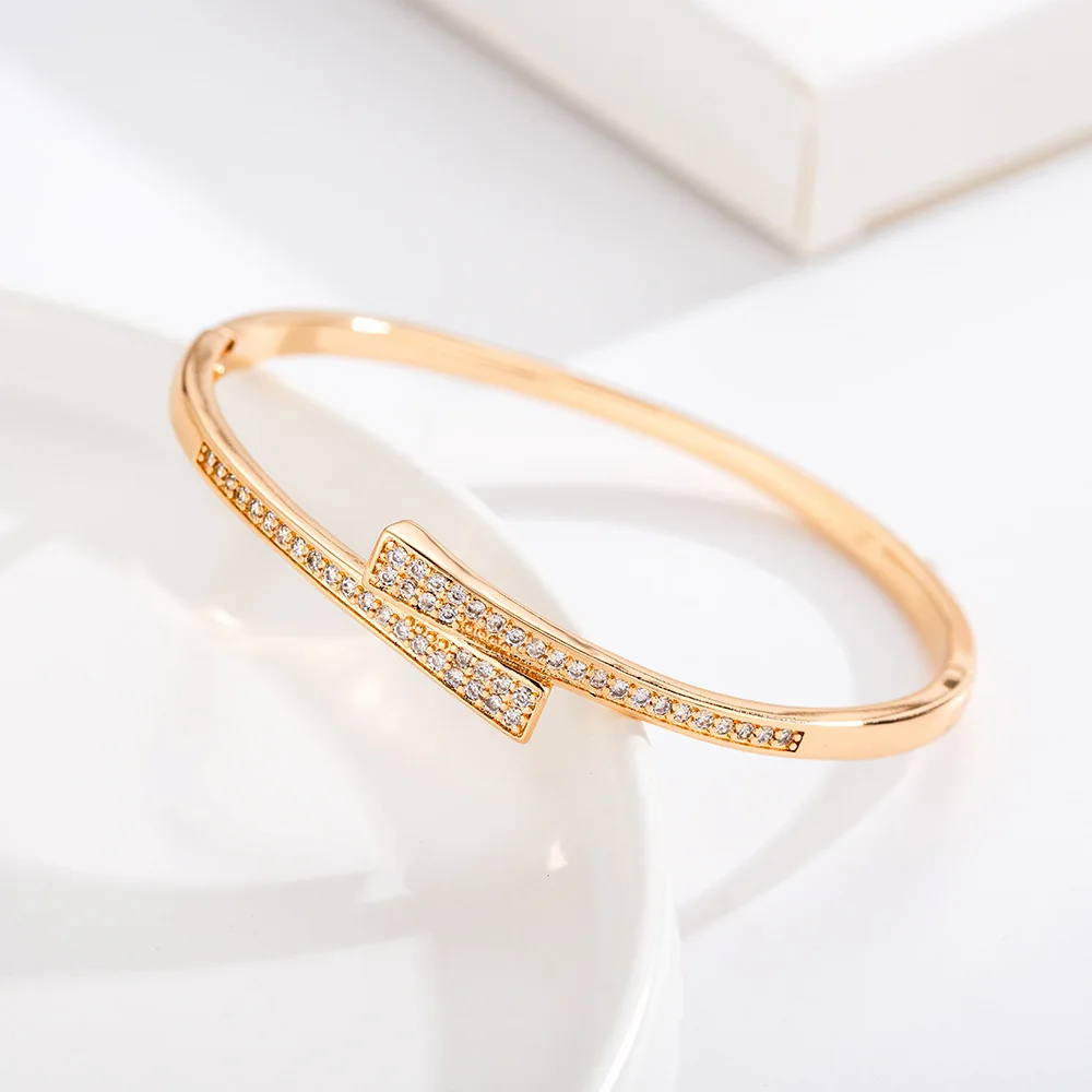 Fashionable Western Cross Bracelet - Micro-Pavé Full-Zircon, Light Luxury Niche High-End Daily Accessory