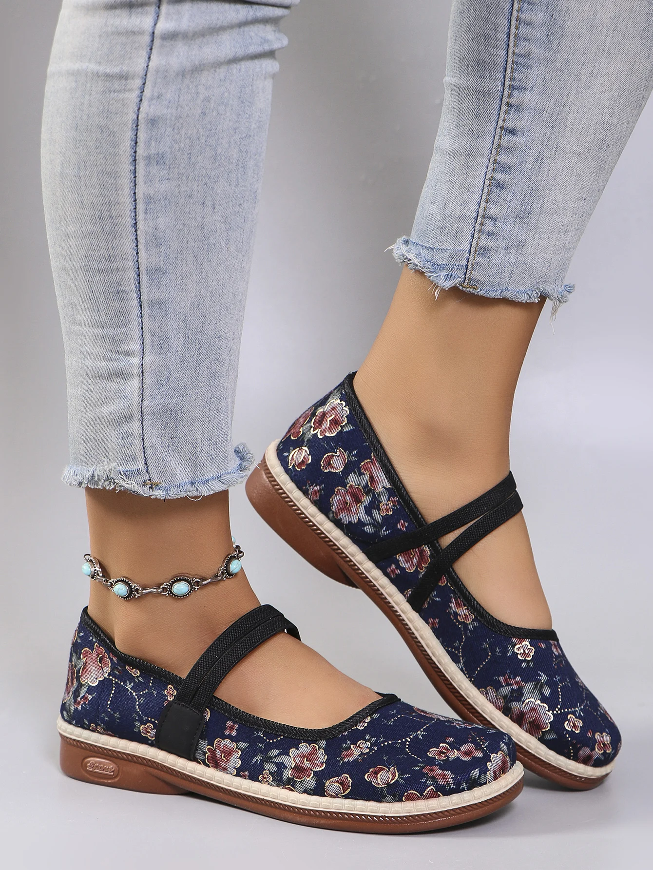 Spring New Women\'s Casual Sports Shoes Comfortable, Breathable, Lightweight, Wear resistant Lazy Shoes, Soft soled Flat Shoes