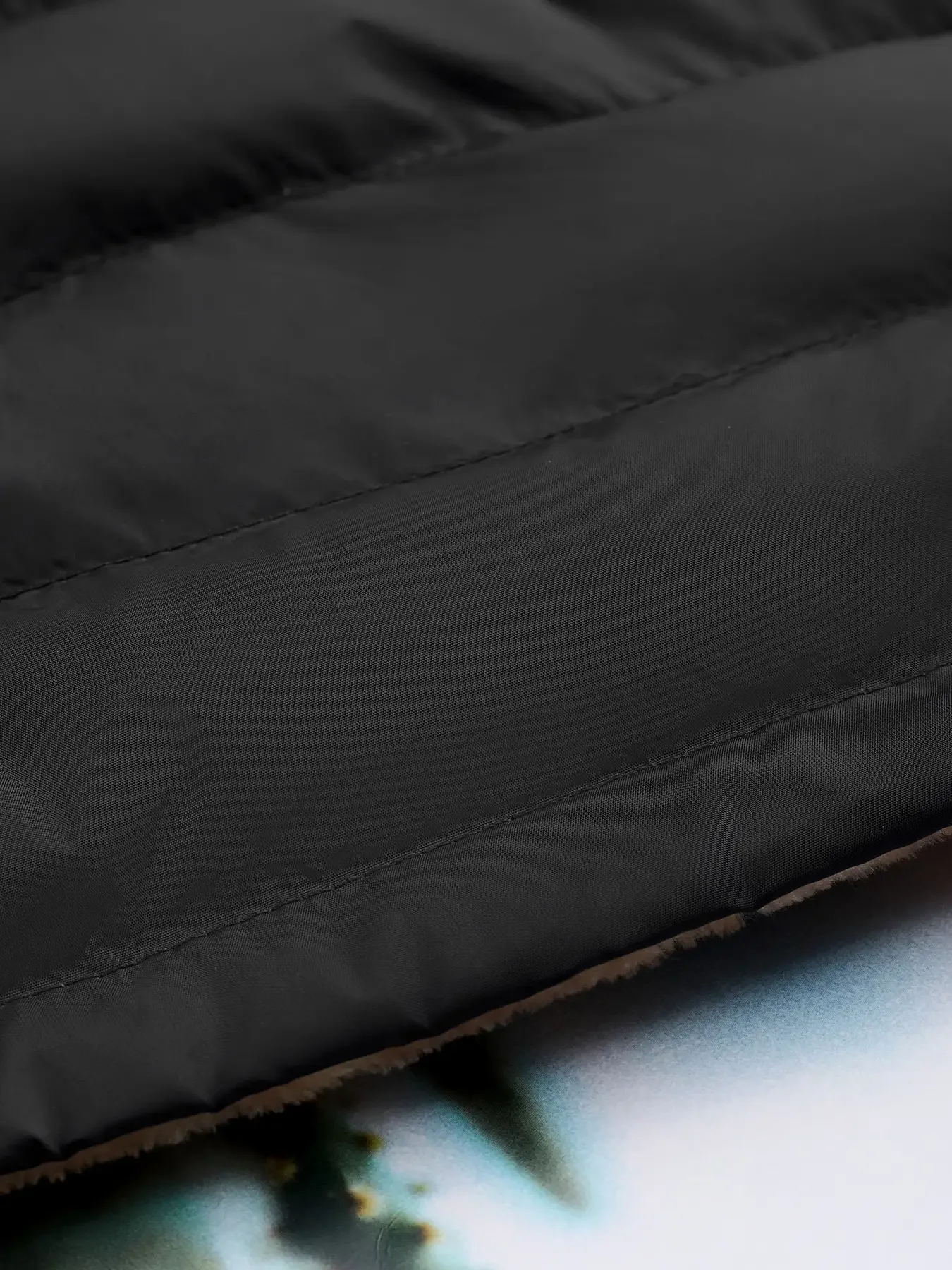 سترة قطنية متوسطة الطول مع سترة قطنية فضفاضة عازلة بغطاء للرأس من القطيفة وسترة مائة برجية